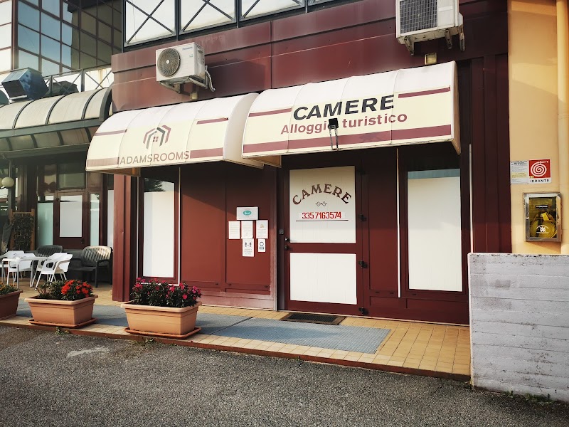 Adams Rooms in San Giovanni Lupatoto, Italy