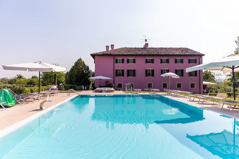 Agriturismo Ca’ Vecia Rooms and Bungalows in Castelnuovo di Verona, Italy