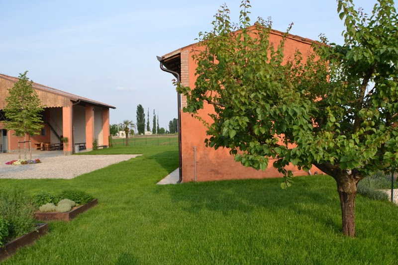 Agriturismo Corte Pioppa – Corte Reginella in Roverbella, Italy