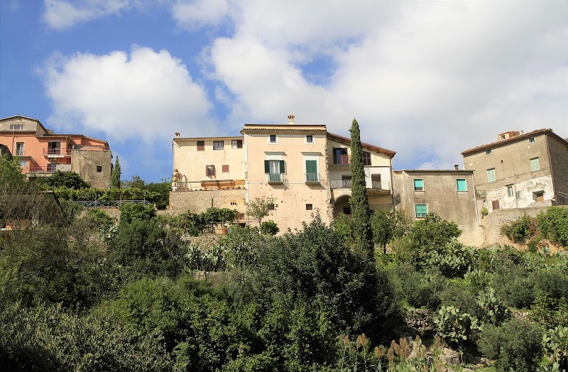 Akasamiaitri in Itri, Italy