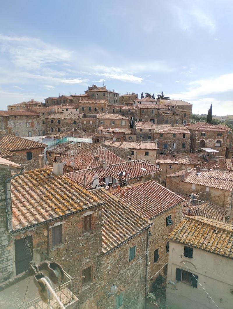 Al Cavour 21 in Campiglia Marittima, Italy