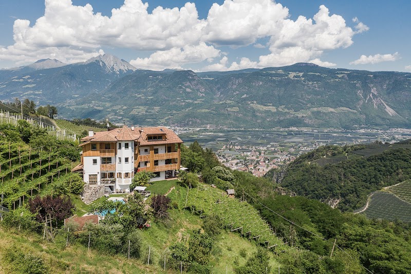 Aparthotel abinà in Lana, Italy