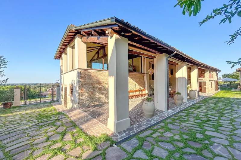 Casale Gambini in Quattro Castella, Italy