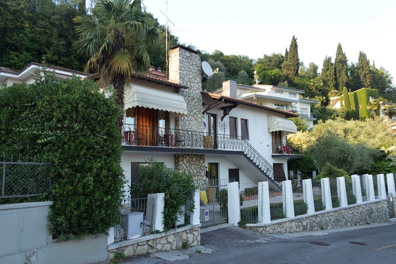 Guest House Villa De Ros in Salo, Italy