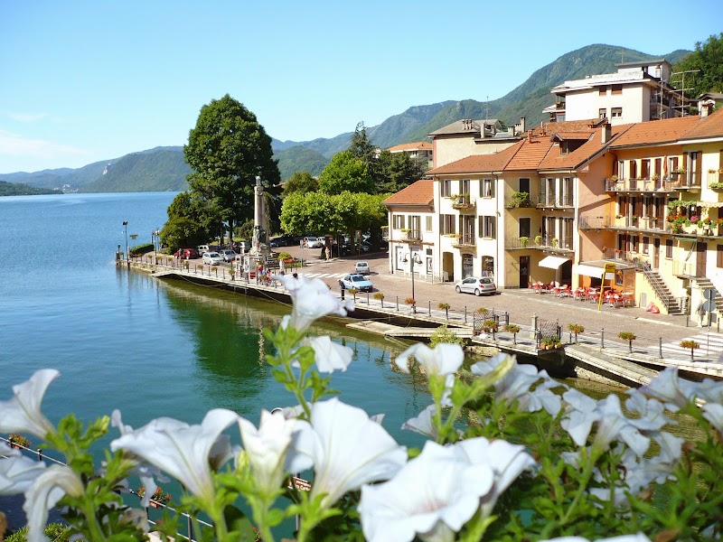 Hotel Croce Bianca in Omegna, Italy