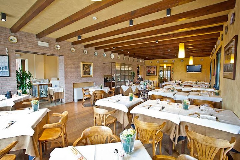 Hotel Real Fini Baia del Re in Modena, Italy