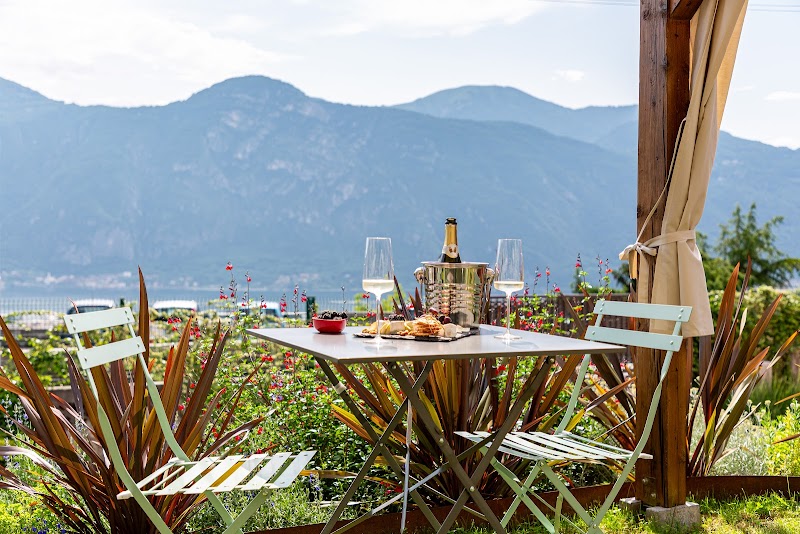 Il Mallo Verde - Lake Como in Mandello del Lario, Italy