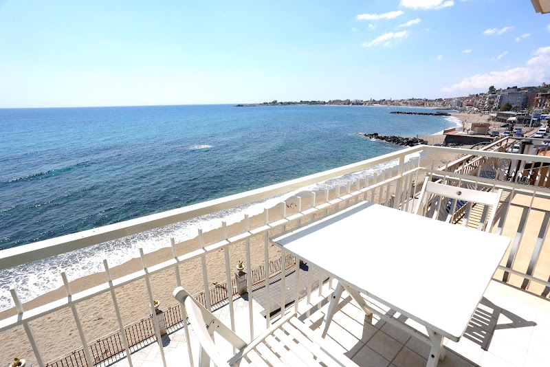 Nina in Giardini, Italy