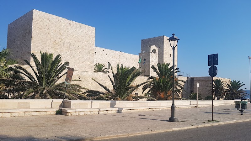 Piazzetta Scolanova in Trani, Italy
