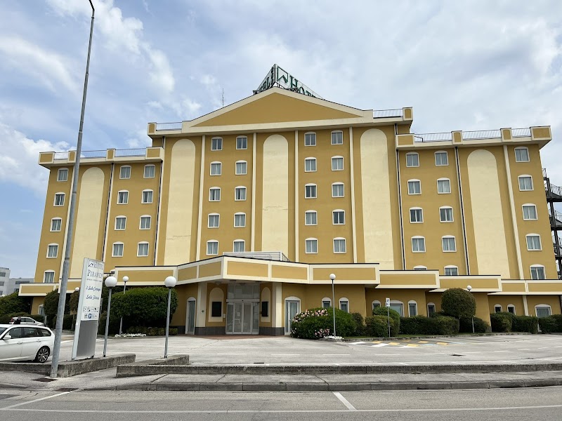 Piramidi Hotel in Torri di Quartesolo, Italy
