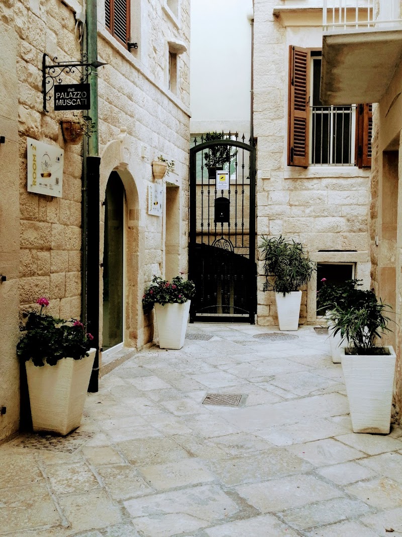 RE Apartments & Rooms Palazzo Muscati in Molfetta, Italy