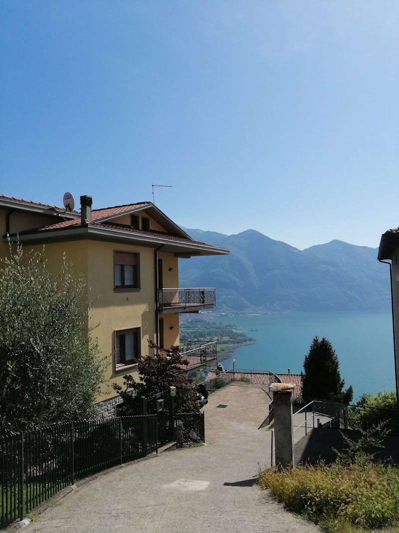 Rachele Bed and Breakfast in Costa Volpino, Italy