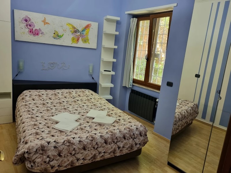 Red Rose Exclusive Rooms in San Cesareo, Italy