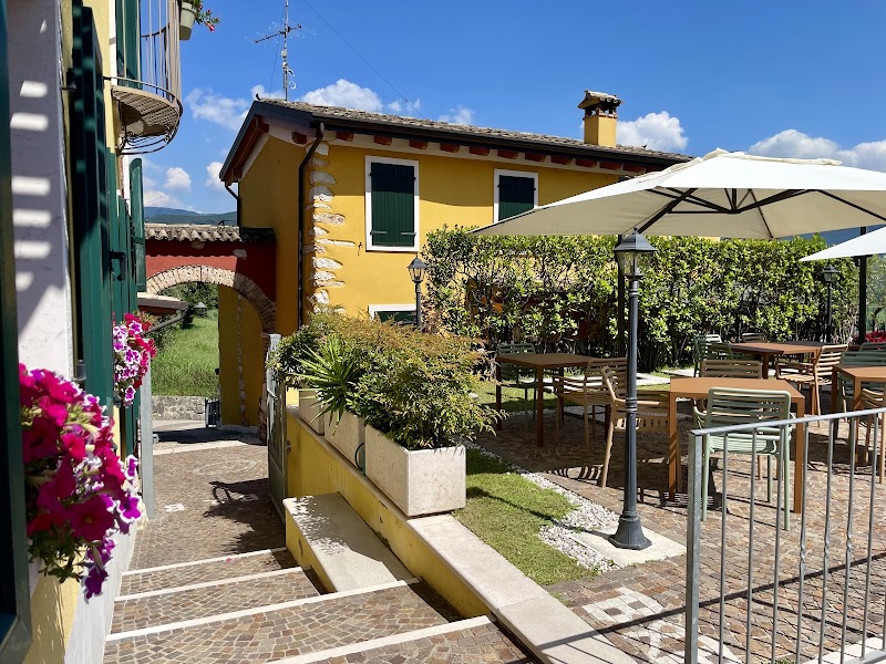 Relais Fontana Rosa Wellness in Caprino Veronese, Italy
