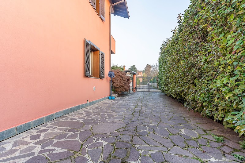 Villa con Piscina nel Verde di Milano in Gaggiano, Italy