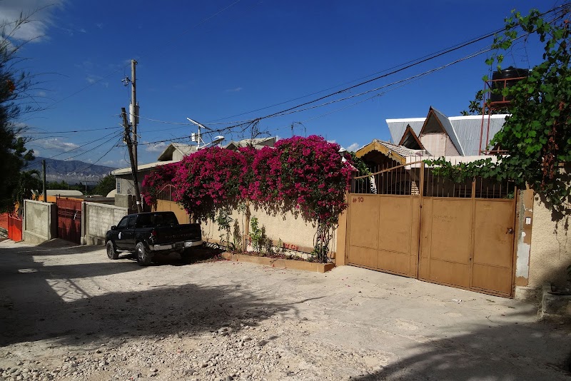 Auberge de la Cigogne & Star House in Delmas, Haiti