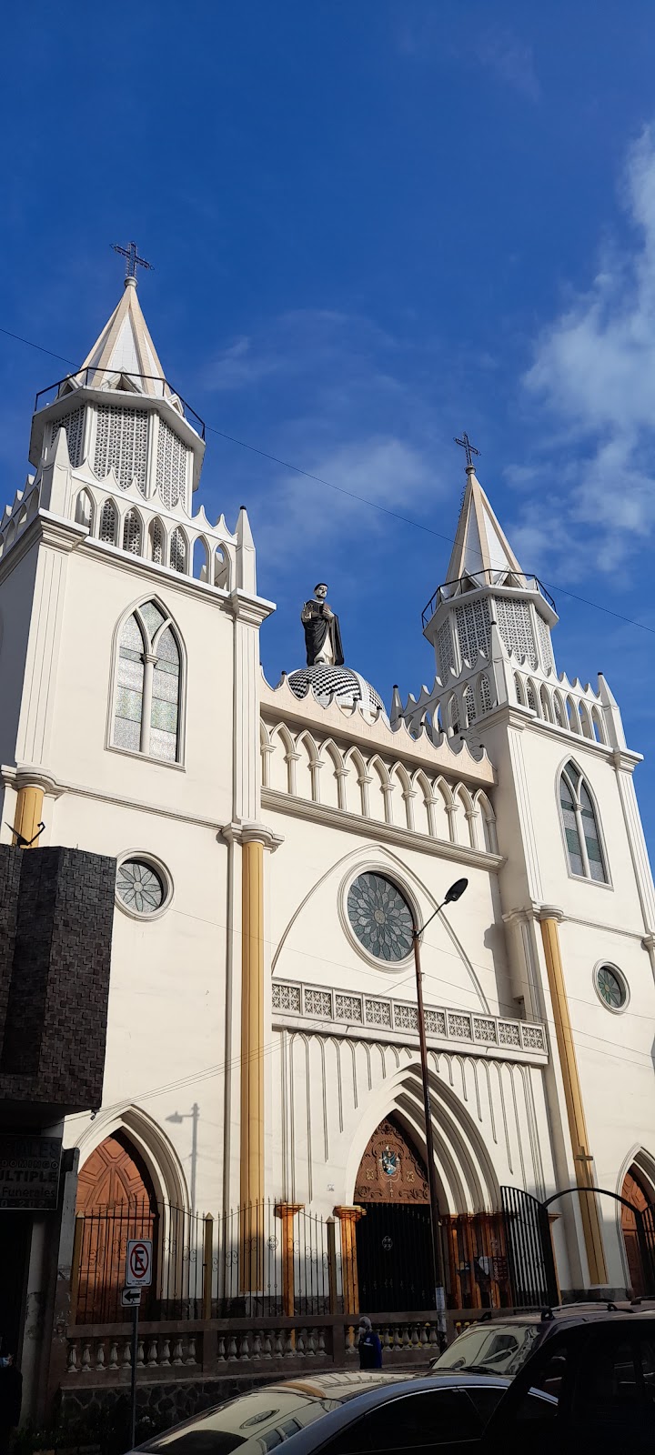 Colony Inn Hotel in Ambato, Ecuador