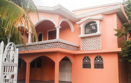 Le Dubourg Guesthouse in Montrouis, Haiti