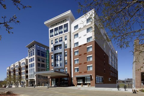 Courtyard by Marriott Akron Downtown in Akron, United States