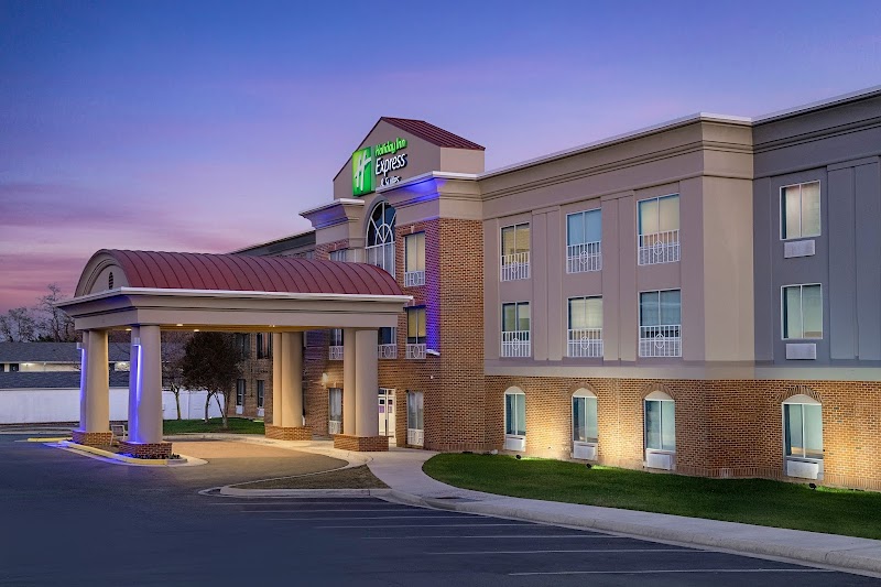 Holiday Inn Express & Suites Alexandria - Fort Belvoir in Alexandria, United States