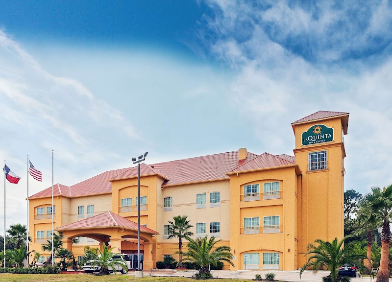 La Quinta Inn & Suites by Wyndham Alvin in Alvin, United States