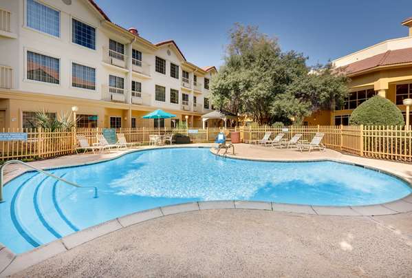 La Quinta Inn & Suites by Wyndham Dallas - Addison Galleria in Addison, United States
