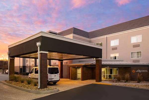 La Quinta Inn & Suites by Wyndham Knoxville Airport in Alcoa, United States