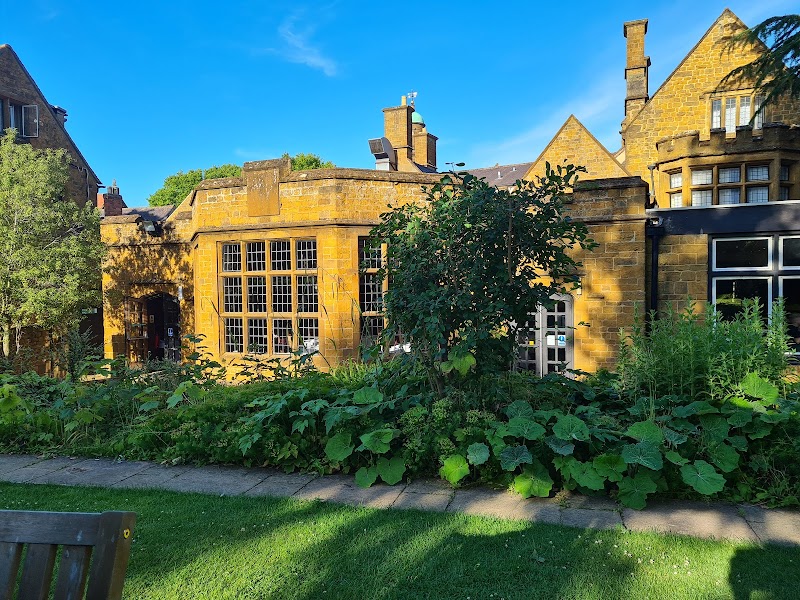 Mercure Banbury Whately Hall Hotel in Banbury, United Kingdom