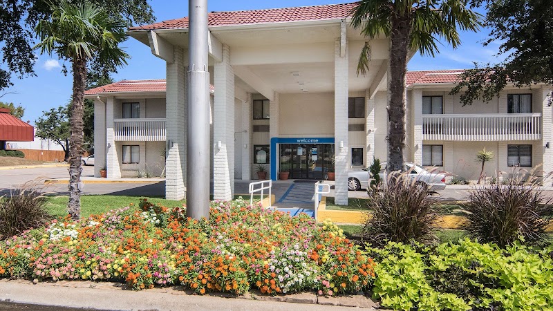 Motel 6 Dallas - Addison in Addison, United States