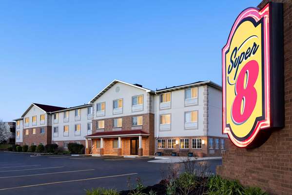 Super 8 by Wyndham Akron S/Green/Uniontown OH in Akron, United States