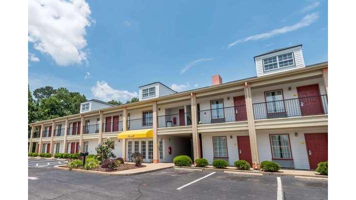 Super 8 by Wyndham Alexander City in Alexander City, United States