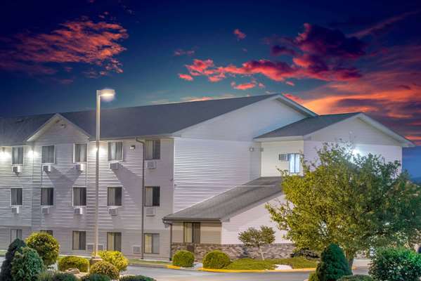 Super 8 by Wyndham Altoona in Altoona, United States