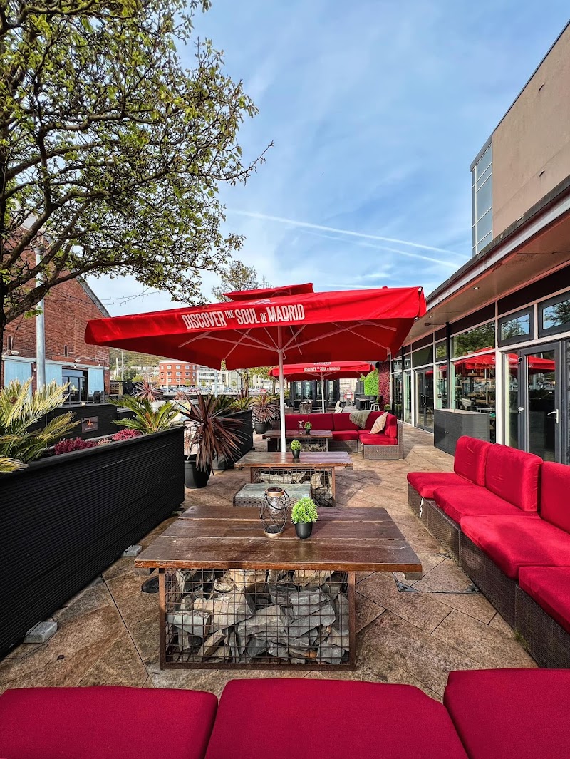 The White House in Abertawe, United Kingdom