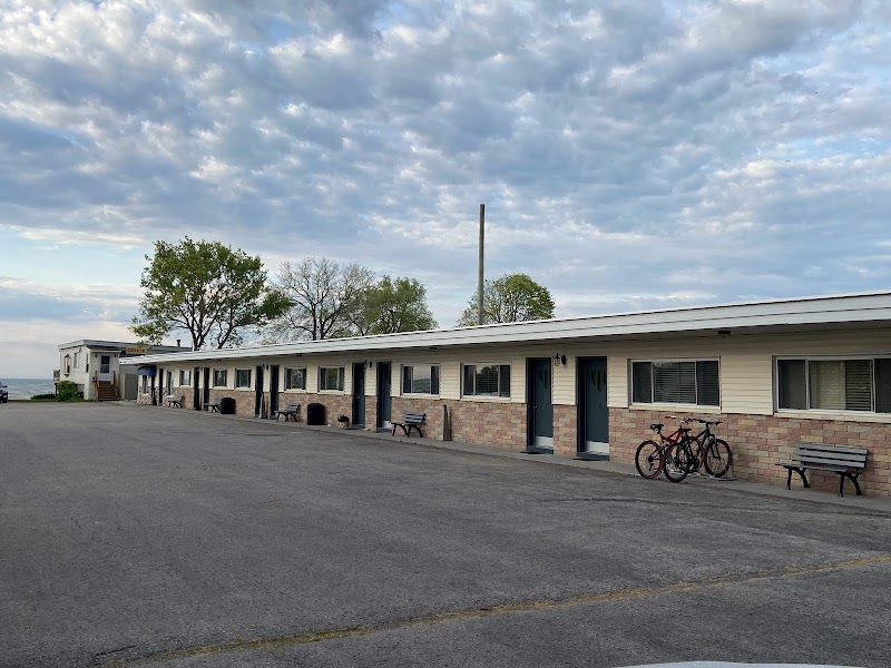 Waters Edge Motel in Alpena, United States
