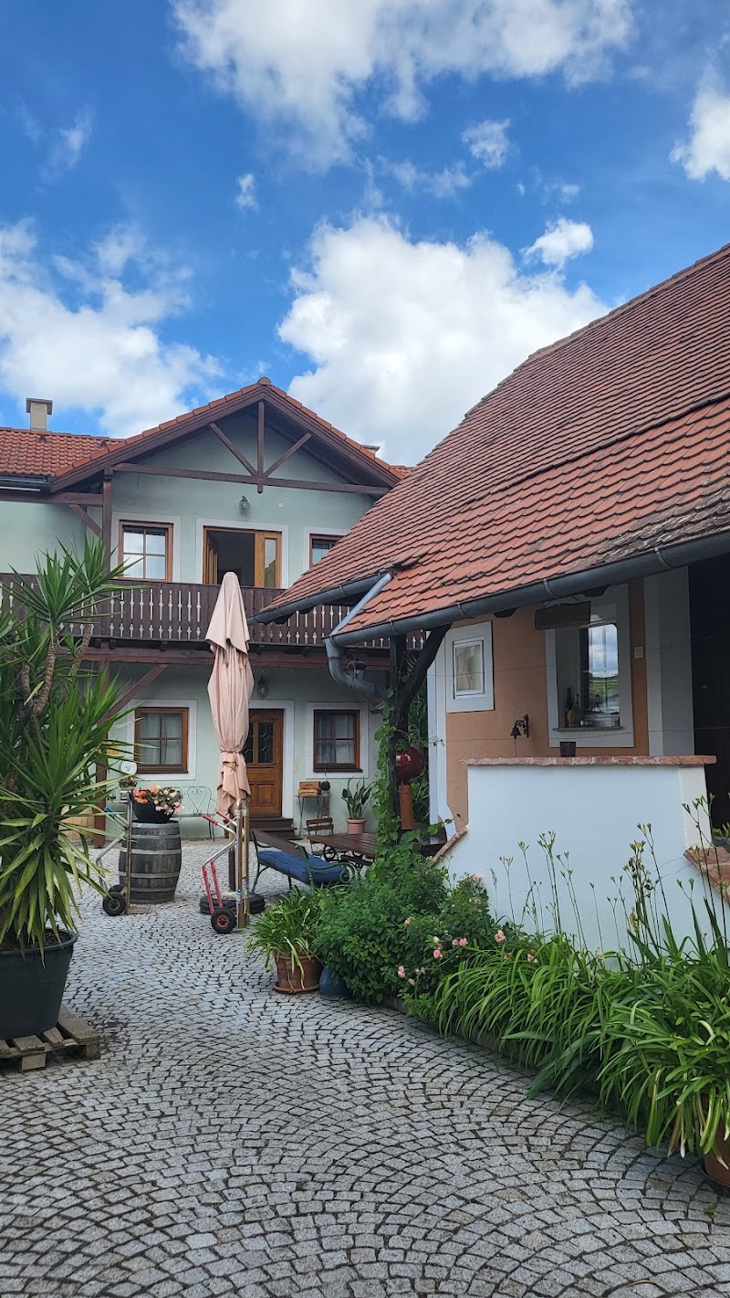 Winzerhof Petz - Wein & Gästezimmer in Krems an der Donau, Austria